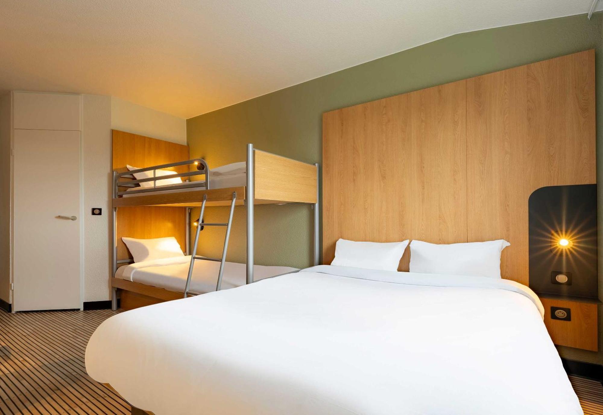 Hotel Centre St Pierre 2*