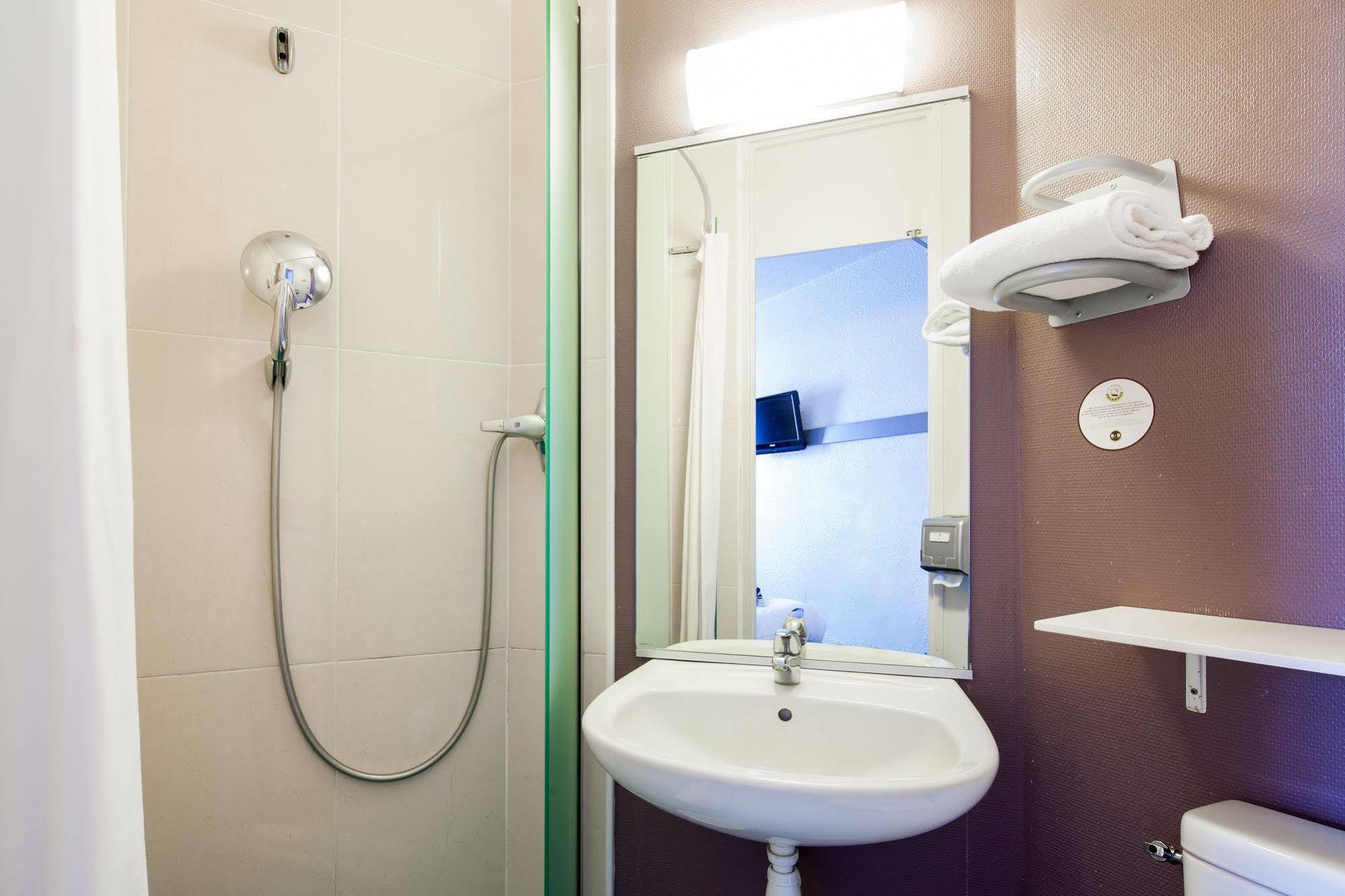 Centre St Pierre Hotel 2*